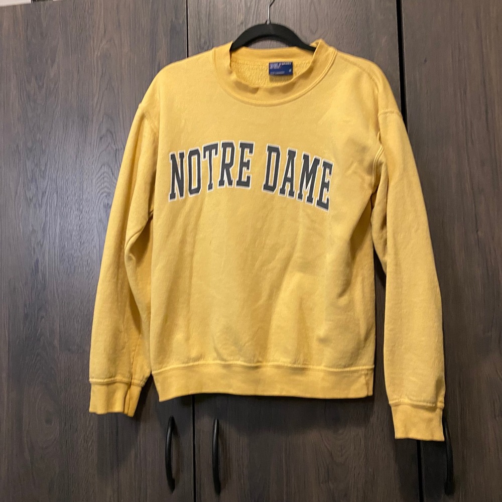 MV Sport Notre Dame Fighting Irish Crewneck Sweatshirt Mens Small Gold Yellow